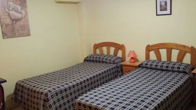 1 Çift Kişilik Veya 2 Tek Kişilik Yatak With Shared Bathroom