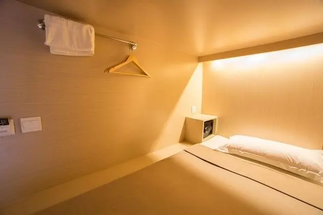 Private 6 beds (Share Bathroom)