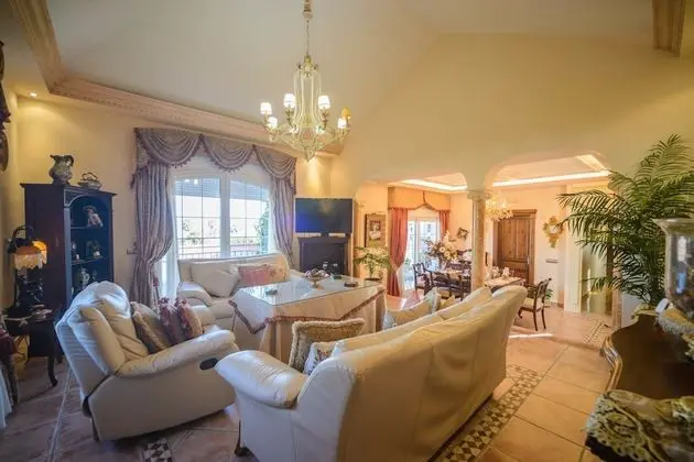 Villa, 4 Yatak Odası, Kişiye Özel Havuzlu