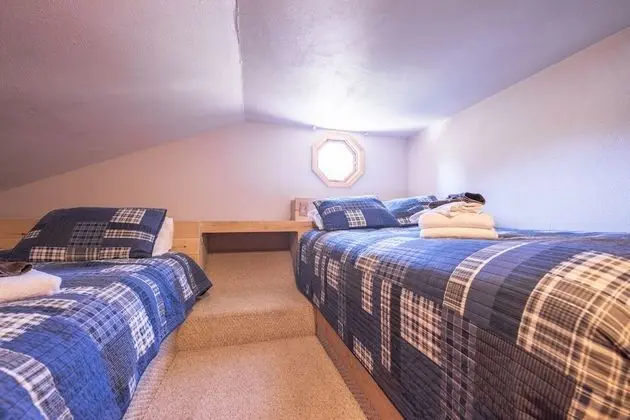 Family Çatı Katı (Loft), Birden Çok Yatak, Sigara İçilmez, Balkon (upstairs private Bath)