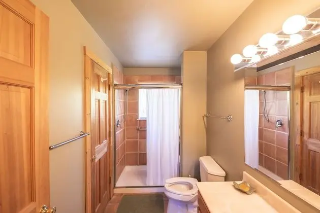 Standard Oda, 1 Büyük (Queen) Boy Yatak, Sigara İçilmez, Balkon (upstairs private bath)