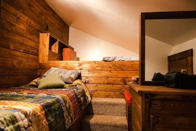 Standard Oda, Birden Çok Yatak, Sigara İçilmez (upstairs private bath)