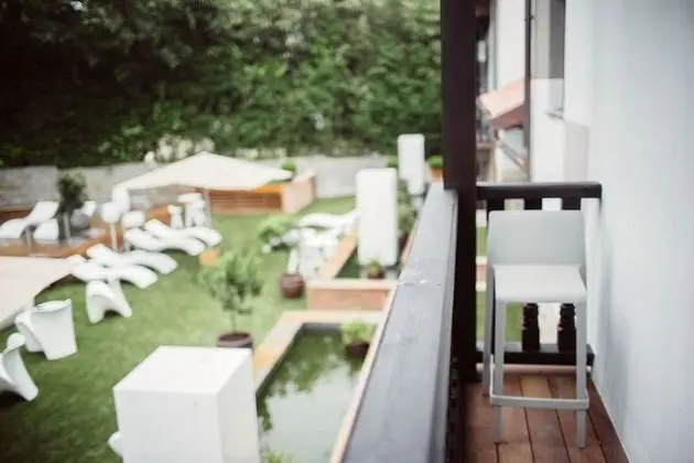 Superior Tek Büyük Yataklı Oda, Balkon (with jetted tub, view on the Avenue)