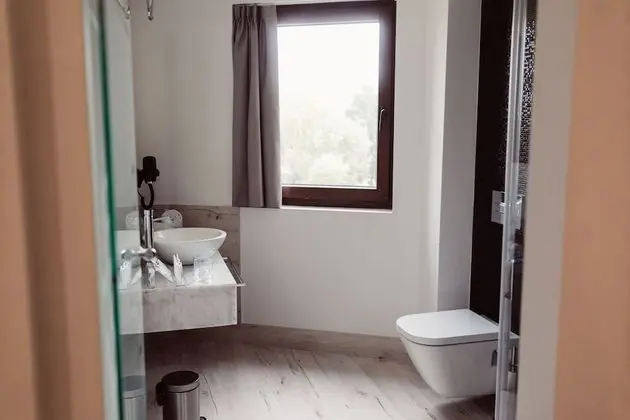 Superior Tek Büyük Yataklı Oda, Balkon (with jetted tub, view on the Avenue)