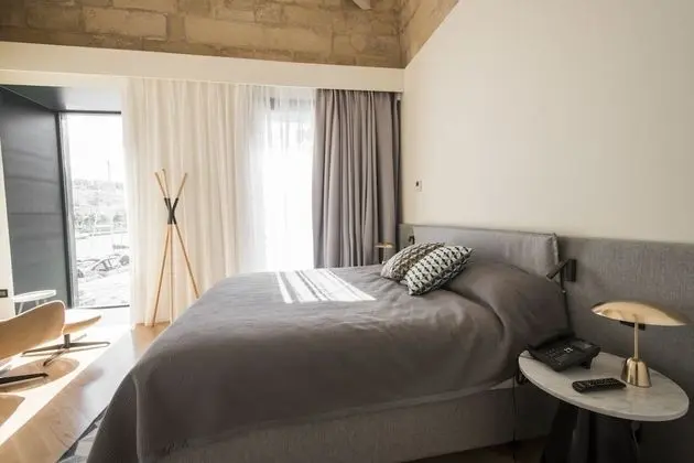 Corner Suite with Harbour View