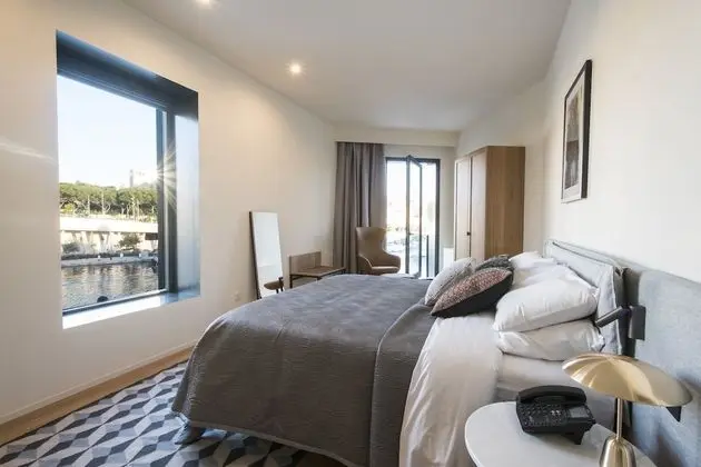 Corner Suite with Harbour View