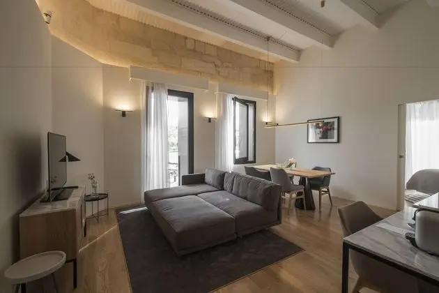 Corner Suite with Harbour View