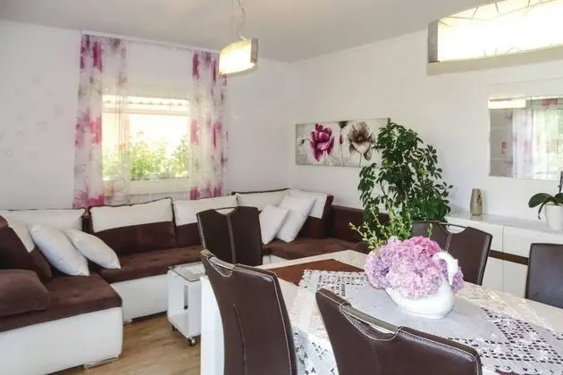 Family Villa, Birden Çok Yatak, 2 Banyolu, Bahçeli (Villa Cujez With Sauna And Pool)