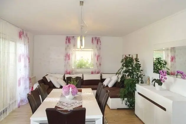 Family Villa, Birden Çok Yatak, 2 Banyolu, Bahçeli (Villa Cujez With Sauna And Pool)