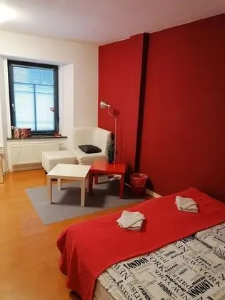 Tek Büyük veya İki Ayrı Yataklı Oda (with shared bathroom)