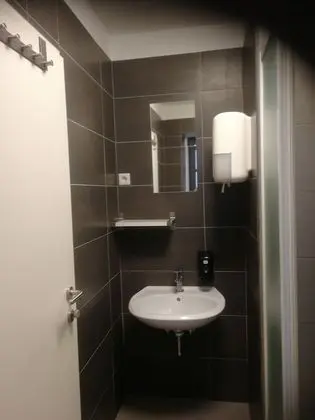 Tek Büyük veya İki Ayrı Yataklı Oda (with shared bathroom)