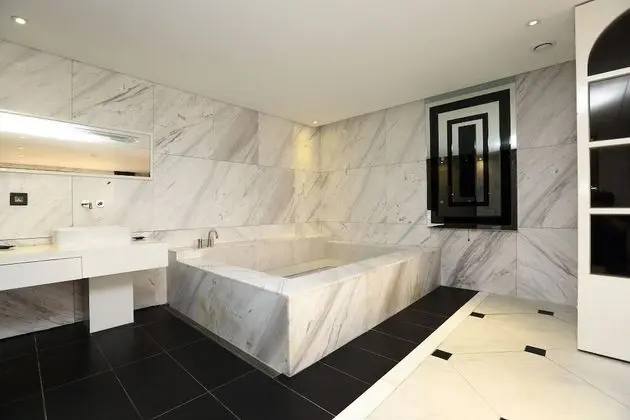 Diamond Plus Room
