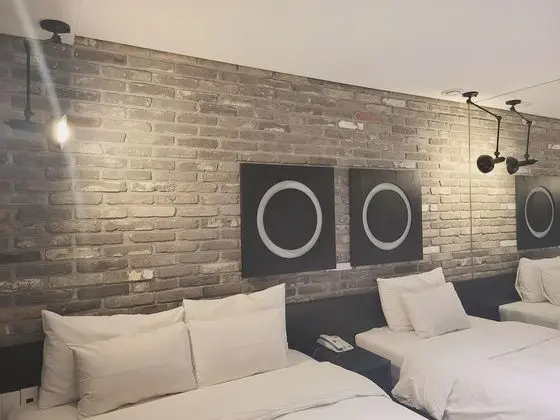 Standard İki Ayrı Yataklı Oda (1 Double & 1 Single Bed)