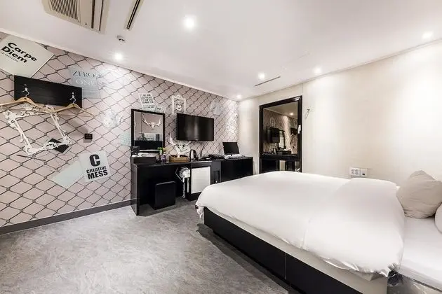 Deluxe Double Room (Fri & Sat Check in 8pm)