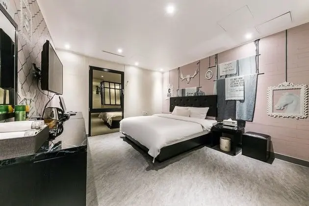 Deluxe Double Room (Fri & Sat Check in 8pm)