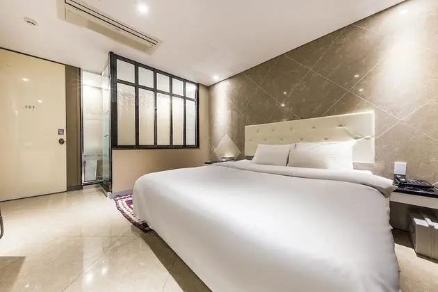 Deluxe Double Room (Fri & Sat Check in 8pm)