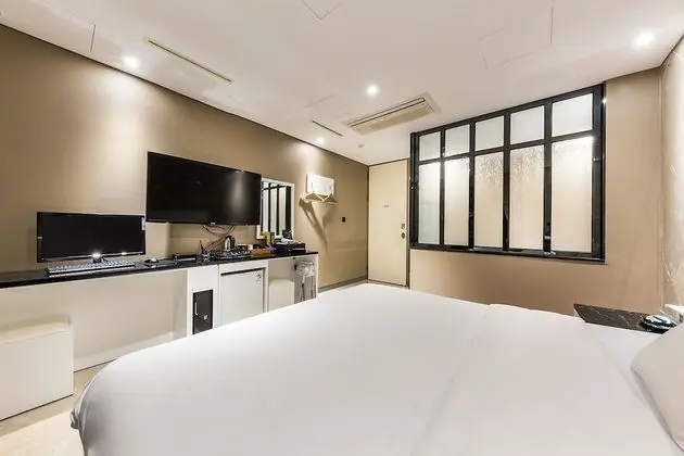 Deluxe Double Room (Fri & Sat Check in 8pm)