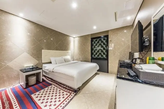 Deluxe Double Room (Fri & Sat Check in 8pm)