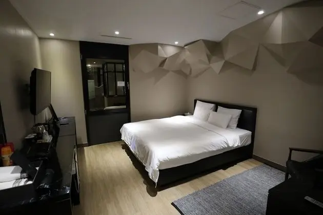 Deluxe Double Room (Fri & Sat Check in 8pm)