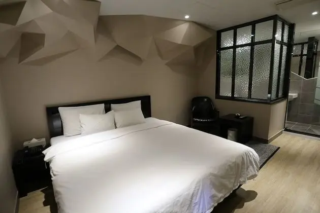 Deluxe Double Room (Fri & Sat Check in 8pm)
