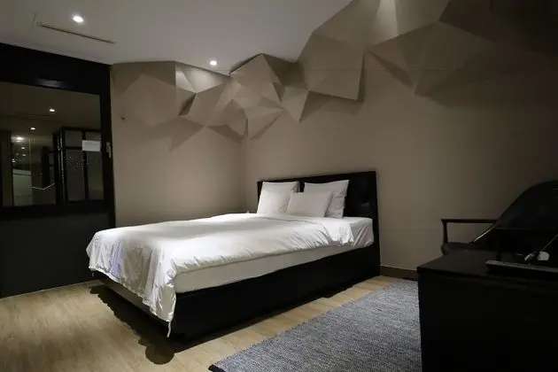 Deluxe Double Room (Fri & Sat Check in 8pm)