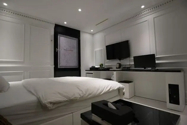 Deluxe Double Room (Fri & Sat Check in 8pm)