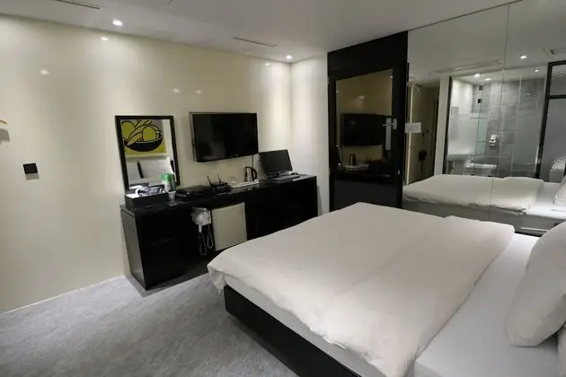 Deluxe Double Room (Fri & Sat Check in 8pm)
