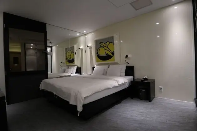 Deluxe Double Room (Fri & Sat Check in 8pm)