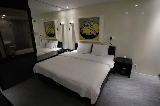 Deluxe Double Room (Fri & Sat Check in 8pm)