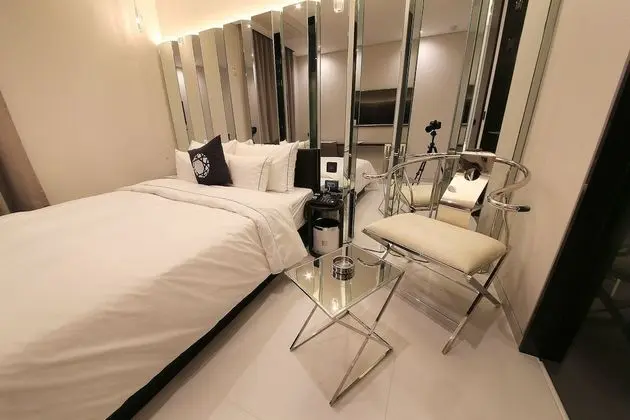 Premier Room(Late Check-in: Mon-Fri 8PM, Sat 10PM, Sum 9PM/1 Parking Lot per Room/Max. 1 Night Stay)