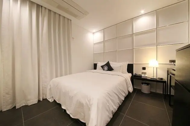 Premier Room (Netflix Available / 1 Parking Lot per Room)