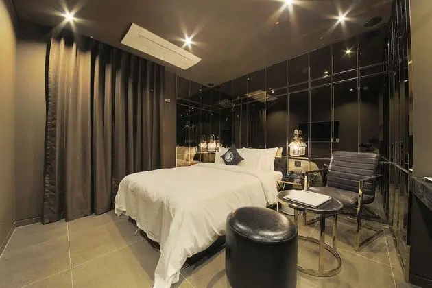 Premier Room (Netflix Available / 1 Parking Lot per Room)