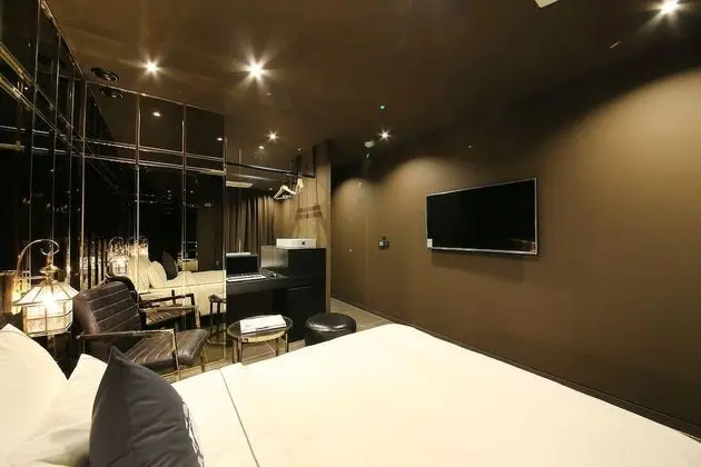 Premier Room (Netflix Available / 1 Parking Lot per Room)