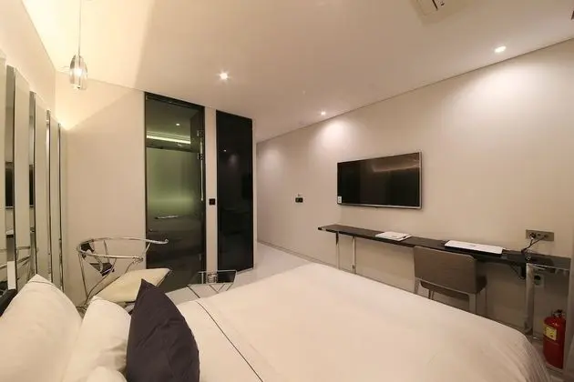 Premier Room (Netflix Available / 1 Parking Lot per Room)