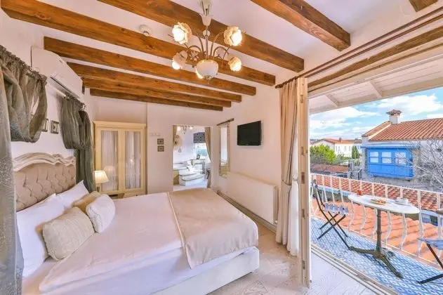 Deluxe Oda, Havuz Manzaralı, Şömineli ve Jakuzili