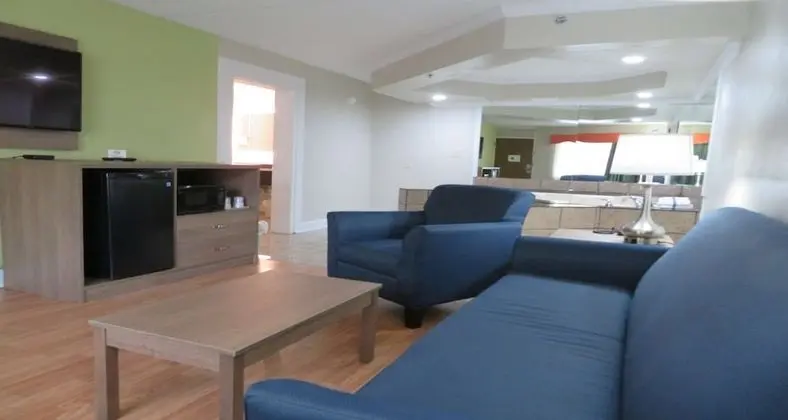 Süit, 1 En Büyük (King) Boy Yatak, Engellilere Uygun, Sıcak Su Küveti (with Sofabed)