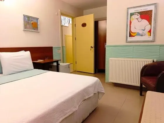 Ekonomik Oda - Bodrum Kat, Manzarasız, Duşa Kabinli