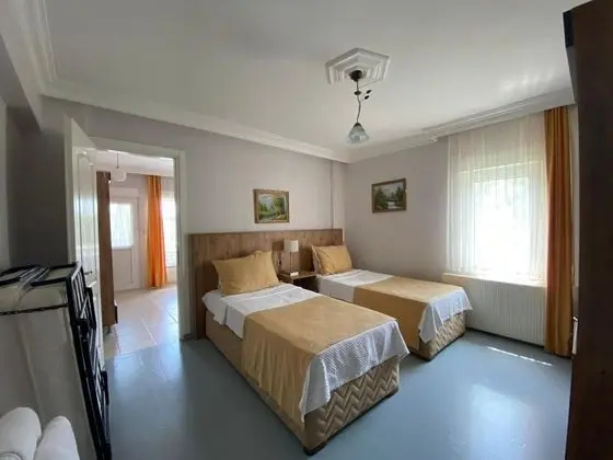 Aile Odası, Kara Manzaralı, Balkonlu