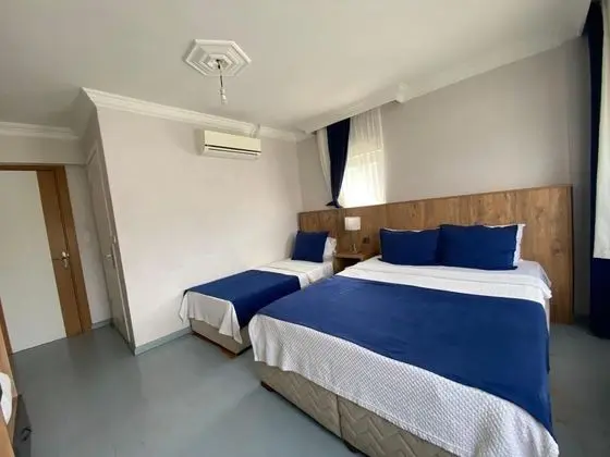 Standart Üç Kişilik Oda, Kara Manzaralı