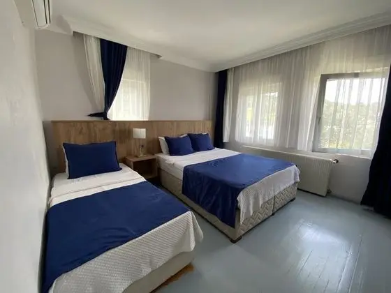 Standart Üç Kişilik Oda, Kara Manzaralı