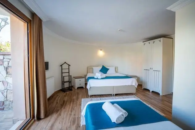 Triple Oda - Balkonlu, Havuz veya Bahçe Manzaralı