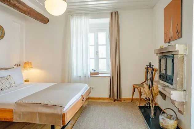 Standard Balkonlu Sömineli Oda