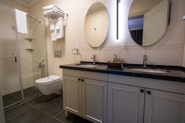 Suite, Deniz veya Kara Manzaralı, Klimalı