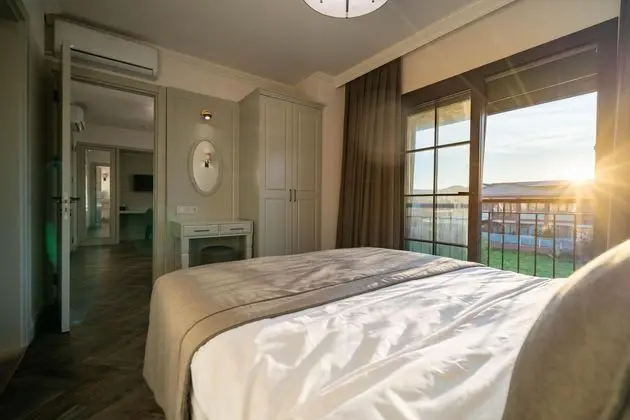 Suite, Deniz veya Kara Manzaralı, Klimalı