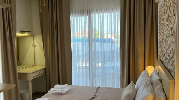 Deluxe Balkonlu Deniz Manzaralı Oda