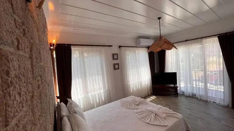 Aile Odası, Kara Manzaralı, Balkonlu