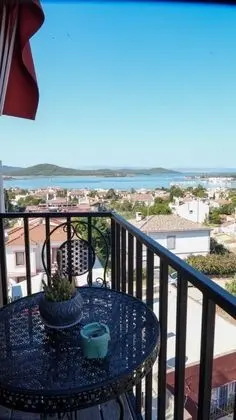 Aile Odası, Deniz Manzaralı, Balkonlu
