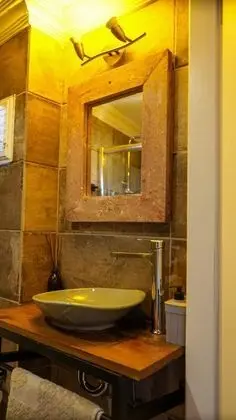 Comfort Oda, Kara Manzaralı