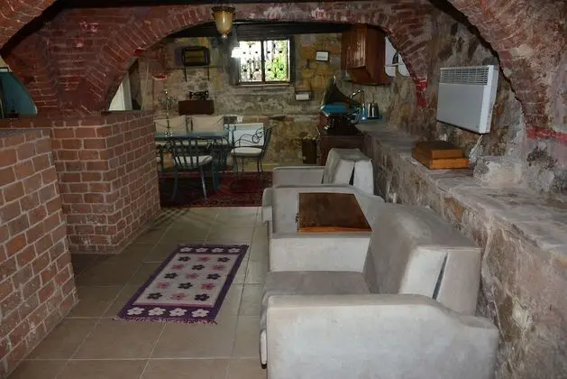 Taş Aile Odası, 2 Yatak odası, 1 Salon, Bodrum katı
