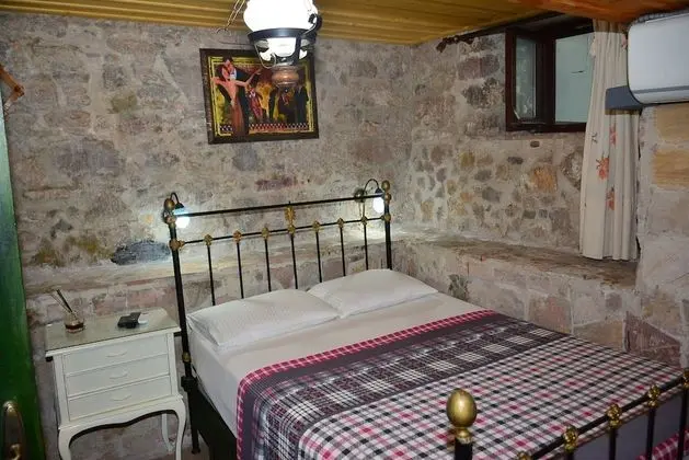Taş Aile Odası, 2 Yatak odası, 1 Salon, Bodrum katı